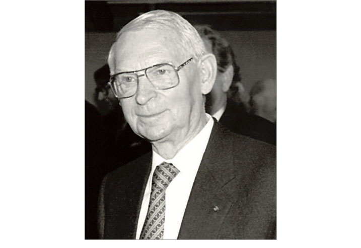 Hermann H?rmann 榮獲聯邦十字勛章